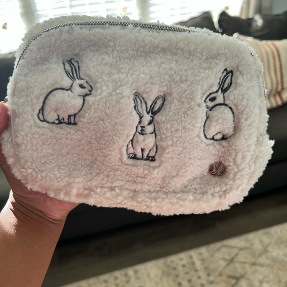 NWT LULULEMON BUNNY BELT BAG - Picture 5 of 10